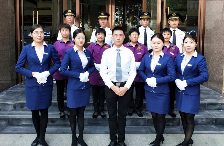 绿地物业 用匠心铸就优质服务，以诚信构建雅致生活